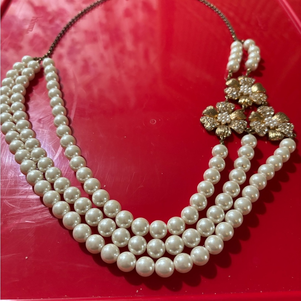 Pearls and flowers make this a simply elegant necklace. Dress Up Your Look